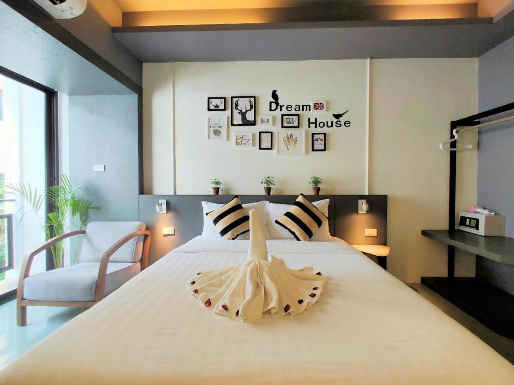 Silom Studios Bangkok Esterno foto