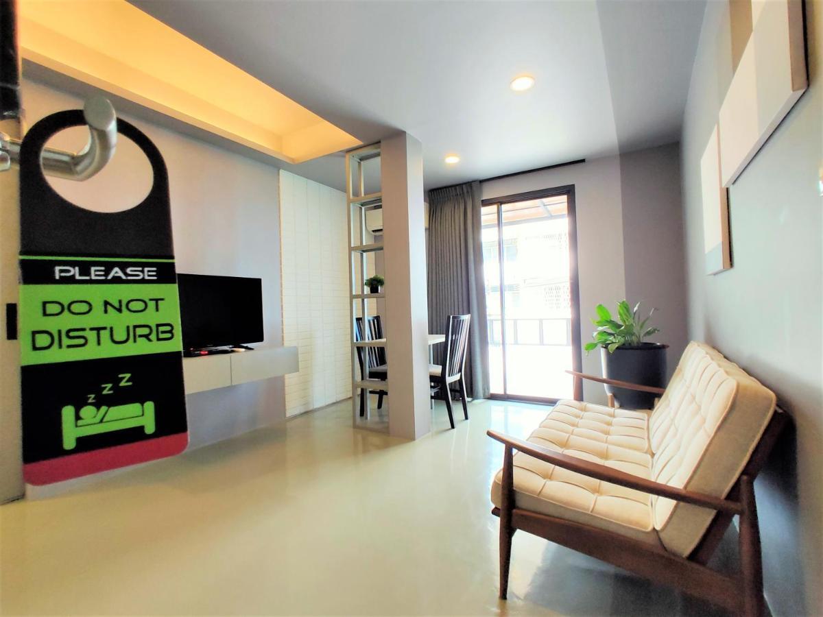 Silom Studios Bangkok Esterno foto