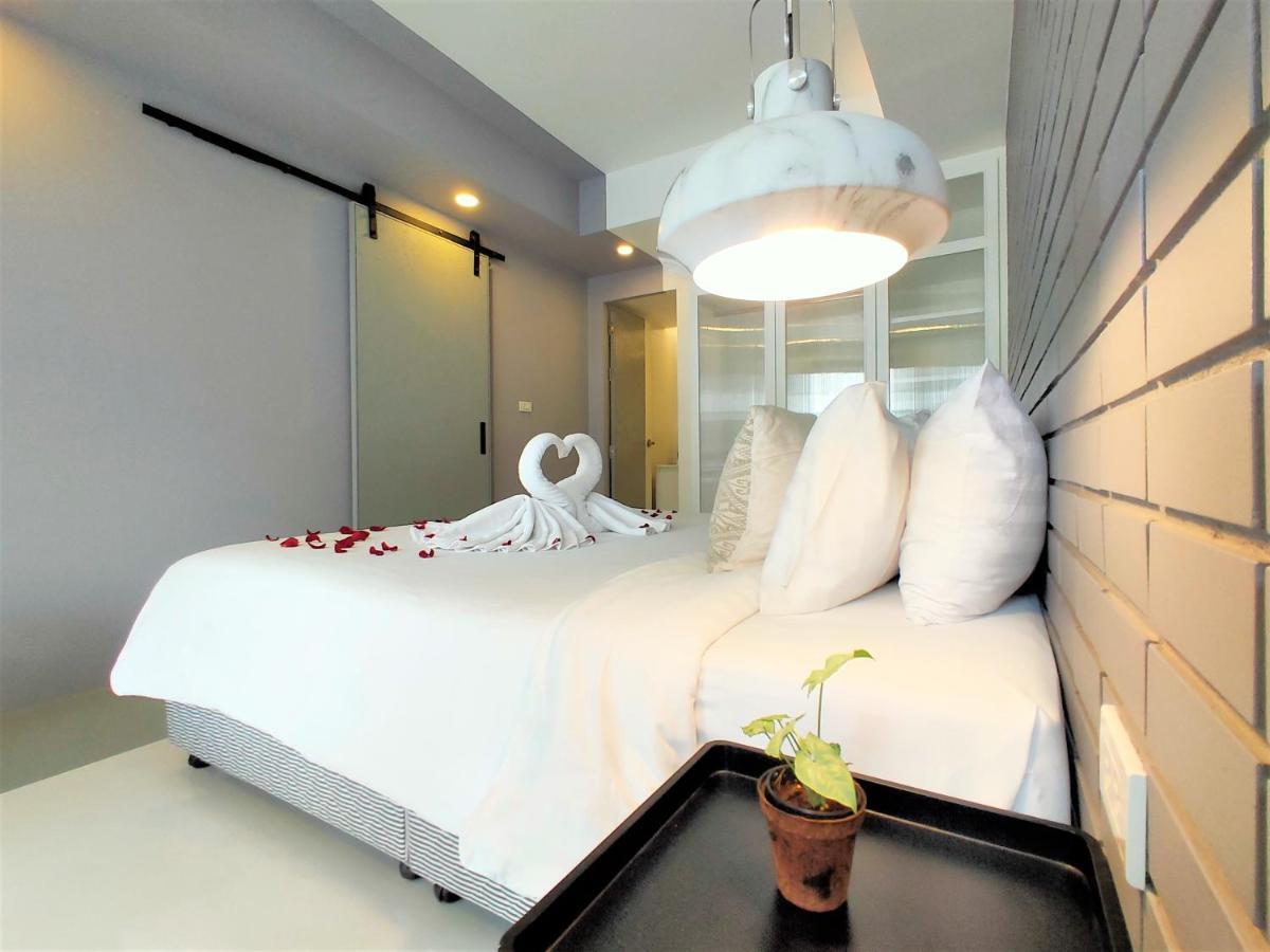 Silom Studios Bangkok Esterno foto